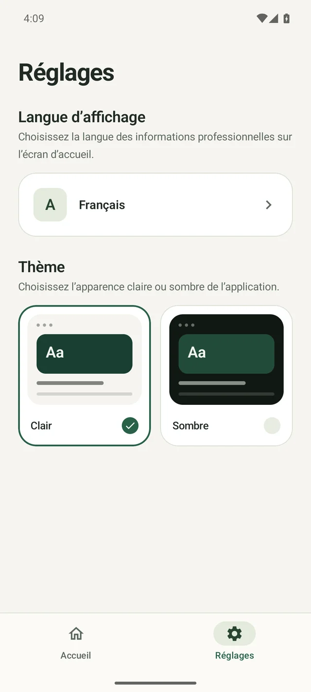 Réglages en français avec le sélecteur de langue et les cartes d’aperçu des thèmes clair et sombre.
